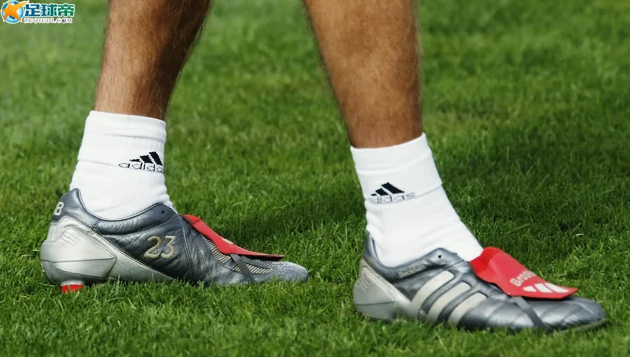 一代人的足球鞋情怀:Adidas Predator Mania