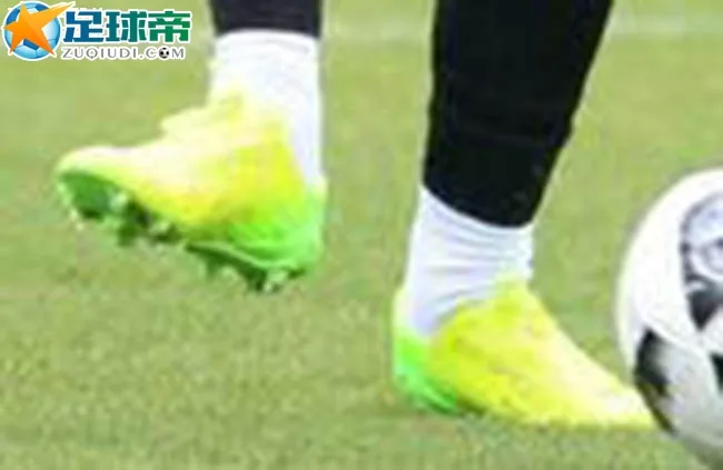 罗伊斯在训练中上脚最新Puma evoSPEED球鞋