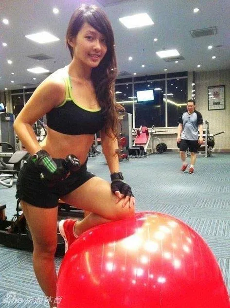 越南19岁美女拳击手黎颜性感私照 19岁早已身家过亿