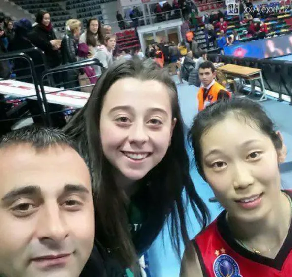 朱婷让客场球迷倒戈 真巨星！国旗护臂再现赛场