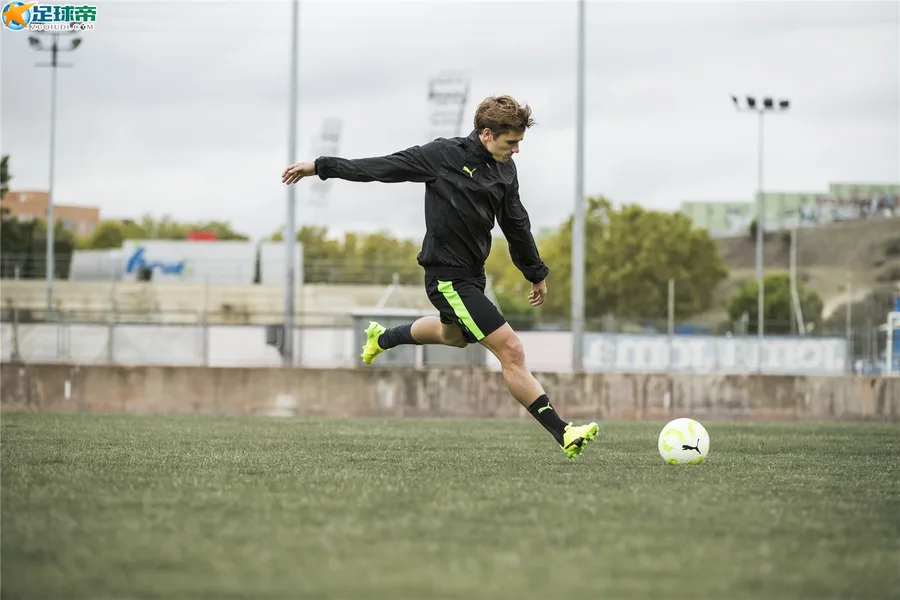 PUMA发布全新evoSPEED 17 SL-S球靴，助力球员放胆踢放声赢