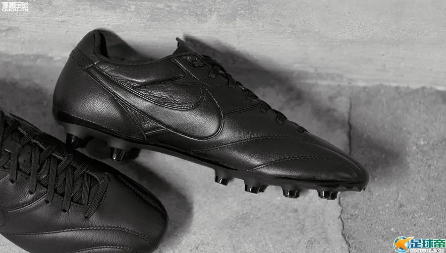 经典全黑”Triple Black” Timepo Premier足球鞋