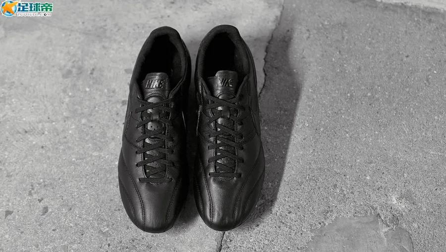 经典全黑”Triple Black” Timepo Premier足球鞋