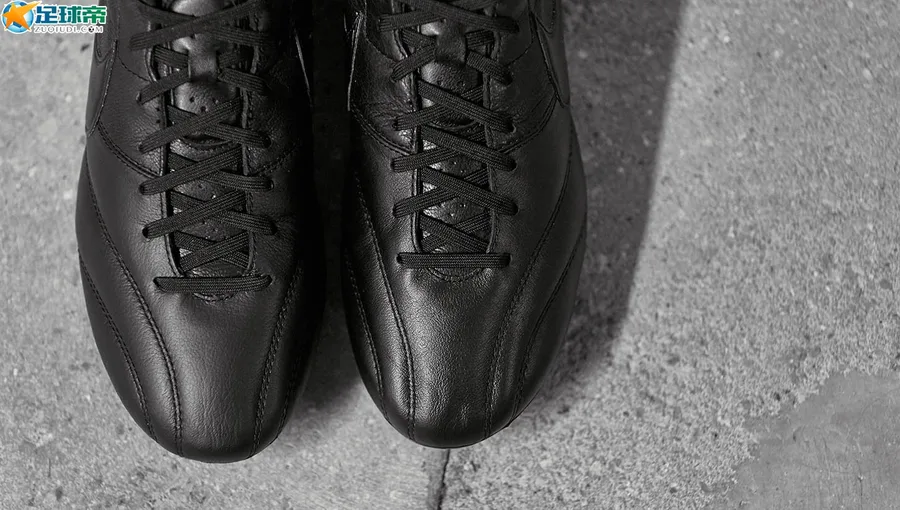 经典全黑”Triple Black” Timepo Premier足球鞋
