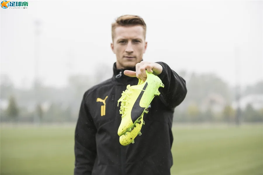 PUMA发布全新evoSPEED 17 SL-S球靴，助力球员放胆踢放声赢