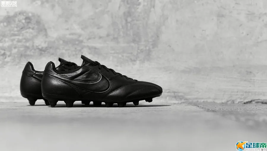 经典全黑”Triple Black” Timepo Premier足球鞋