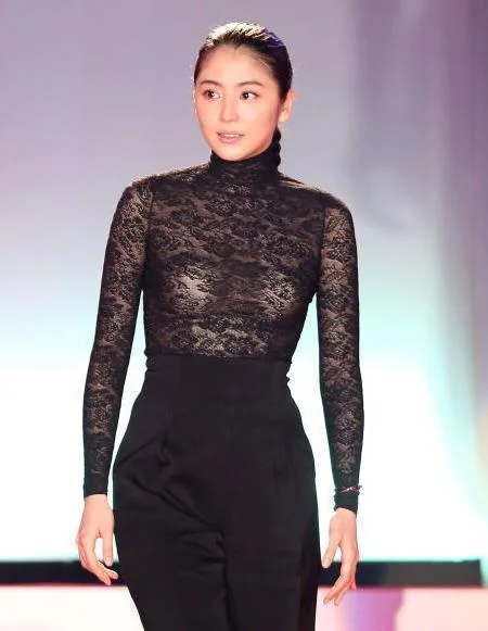 帮我扶着路！日本百名最强巨胸来袭 长泽雅美在列