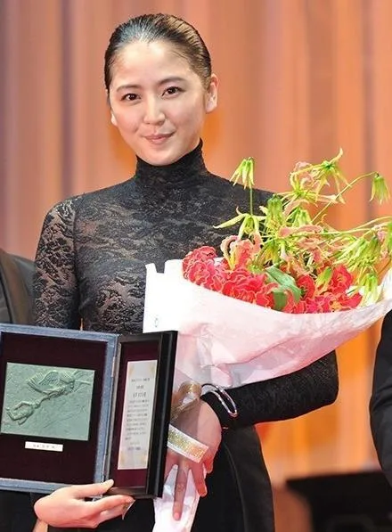 帮我扶着路！日本百名最强巨胸来袭 长泽雅美在列