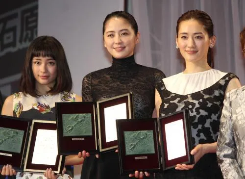 帮我扶着路！日本百名最强巨胸来袭 长泽雅美在列