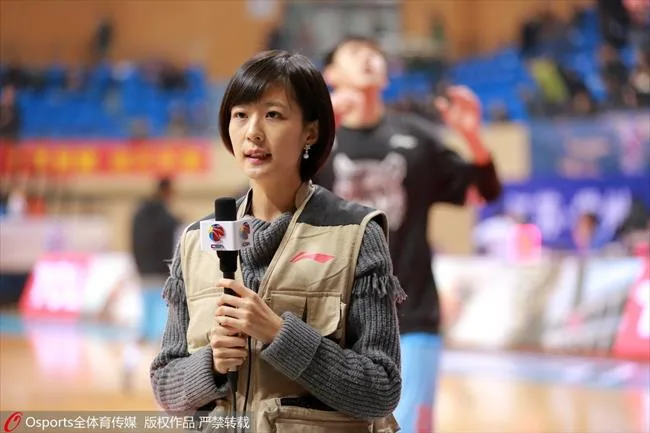 CBA美女记者：郜林妻子领衔 京媒撞胸裁判闹赛场