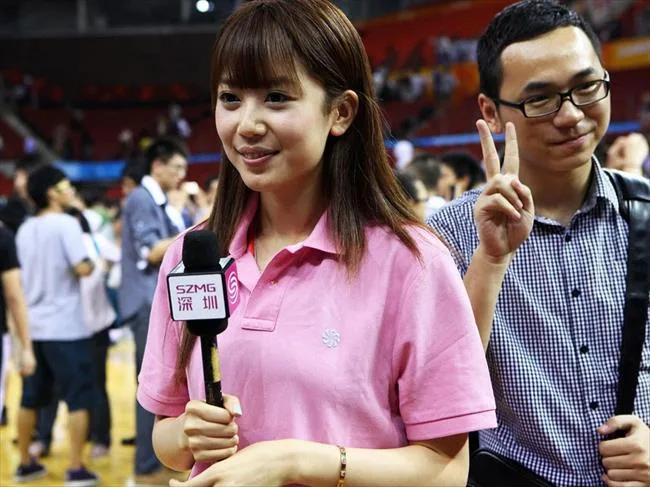 CBA美女记者：郜林妻子领衔 京媒撞胸裁判闹赛场
