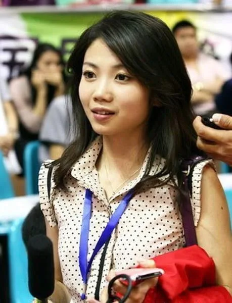 CBA美女记者：郜林妻子领衔 京媒撞胸裁判闹赛场
