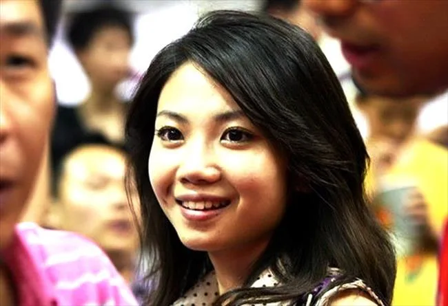 CBA美女记者：郜林妻子领衔 京媒撞胸裁判闹赛场