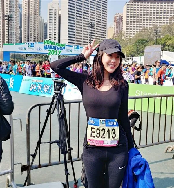 香港女星崔碧珈挑战马拉松 身材极致傲人上围吸睛