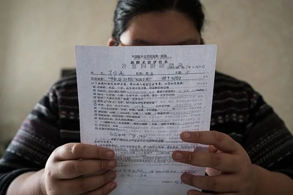 举不起的生活:已故举重冠军之女癌症筹款之路
