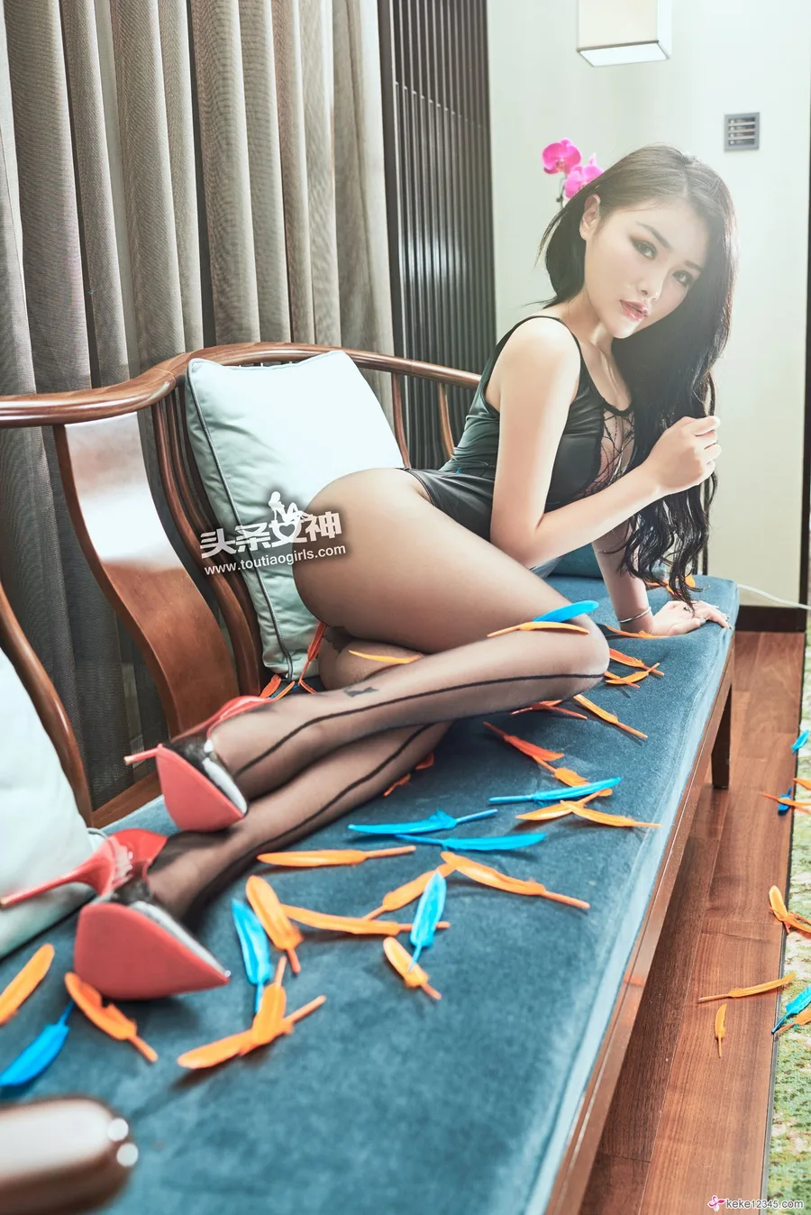 [Toutiaogirls头条女神]2017-02-13 皮泳衣黑丝纯爱情人 陈宇曦 美臀