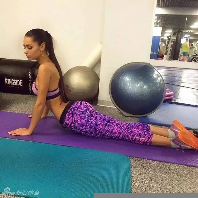 “健身圈Angelababy”Helga走红网络 身材好颜值高