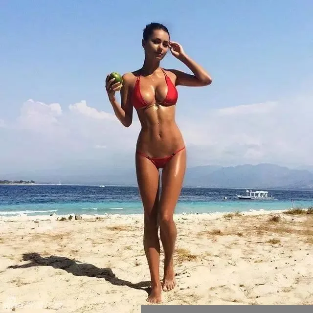 “健身圈Angelababy”Helga走红网络 身材好颜值高