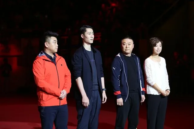 致敬地表最强教练团 二王一马张怡宁闪亮登场