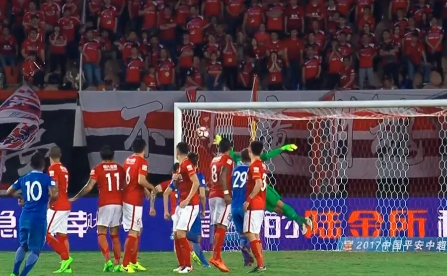 中超-阿兰破门郜林补时救主 恒大主场2-2战平富力