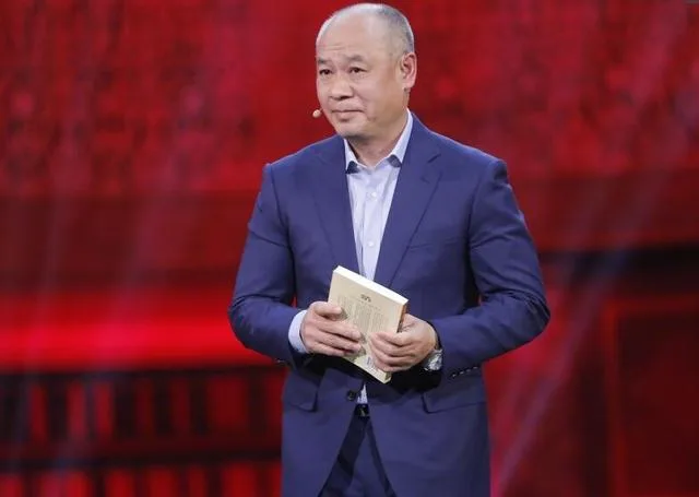 李宁登《朗读者》诵巴金名篇 自嘲普通话负分