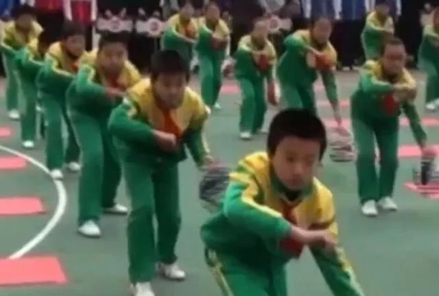 祖国的花朵太强大了！小学生篮球操走红网络