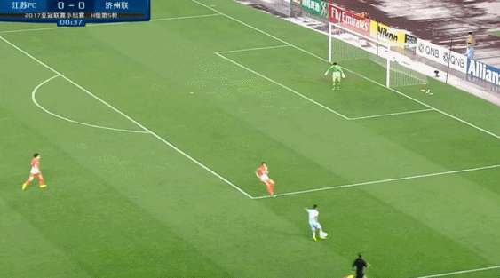GIF-特谢拉右路长驱直入 谢鹏飞对空门未得手