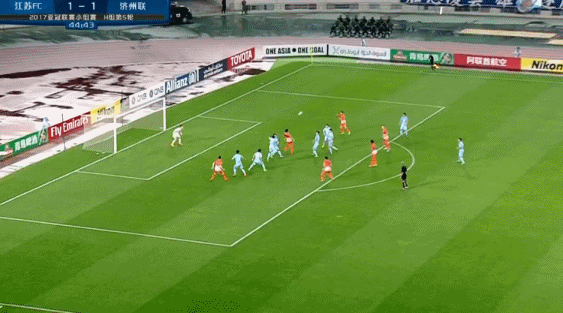 GIF-特谢拉右路长驱直入 谢鹏飞对空门未得手