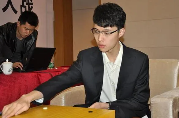 围棋国手乘高铁遭强制降座 列车员:不坐就站着