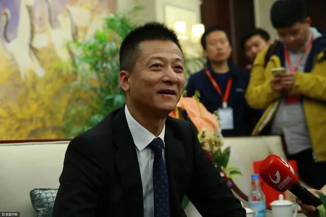 束昱辉：夏窗引援不做冤大头 与卡帅续约随缘