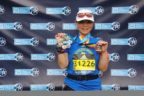 五旬女医生成6星跑者 1年半跑遍全球6大马拉松