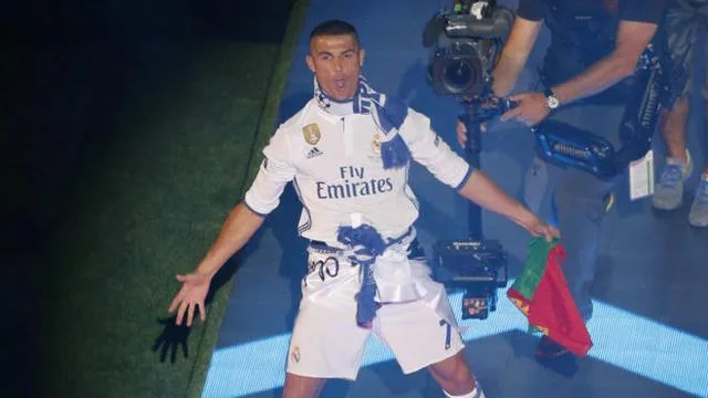 庆双冠！C罗与球迷狂欢 同喊：CR7金球奖！
