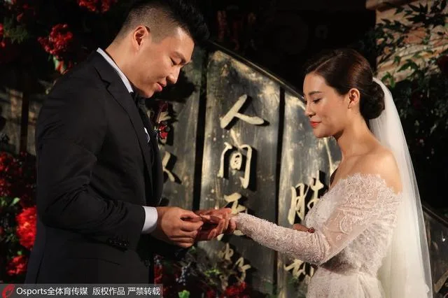 李根婚礼表白爱妻:最漂亮女人 谢谢一路陪伴