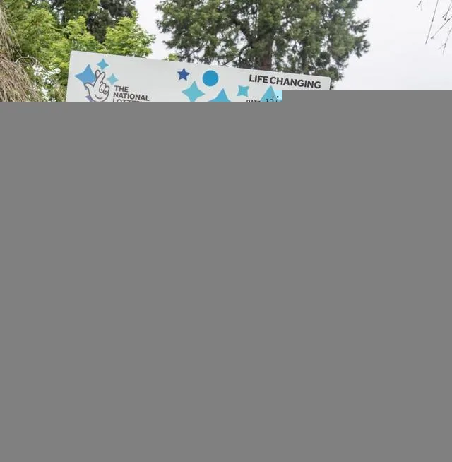 家庭主妇随意买了张彩票 几星期后才发现中877万