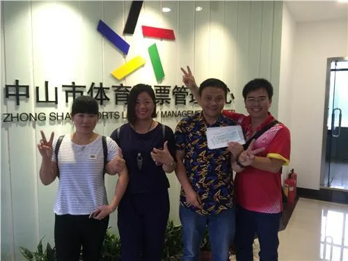辉哥说彩:天气这么热 主任让中奖者露脸领奖可好
