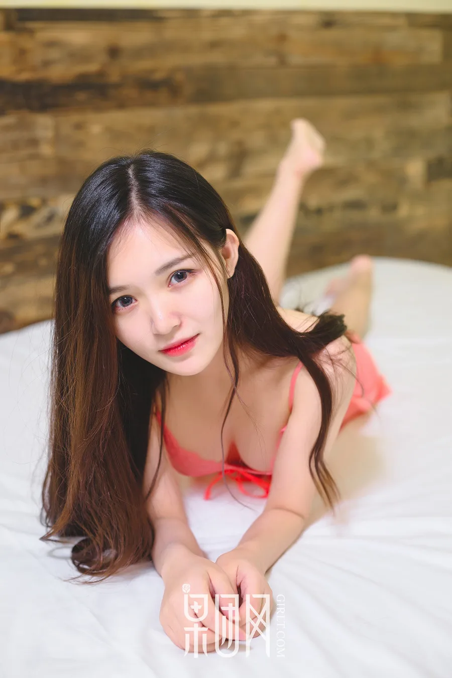 [GIRLT果团网]NO.063_嫩模尹意纯居家白色蕾丝吊带裙缕空秀美乳撩人诱惑写真68P