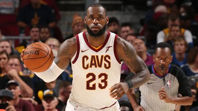 中外专家超级预测:詹皇MVP 仅一人看好骑士夺冠