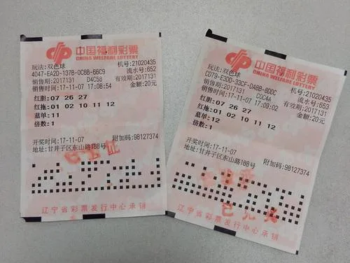 夫妻淡定领取双色球565万大奖:还不够买套好房子