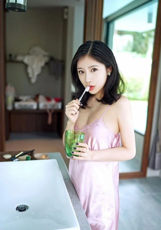施忆佳