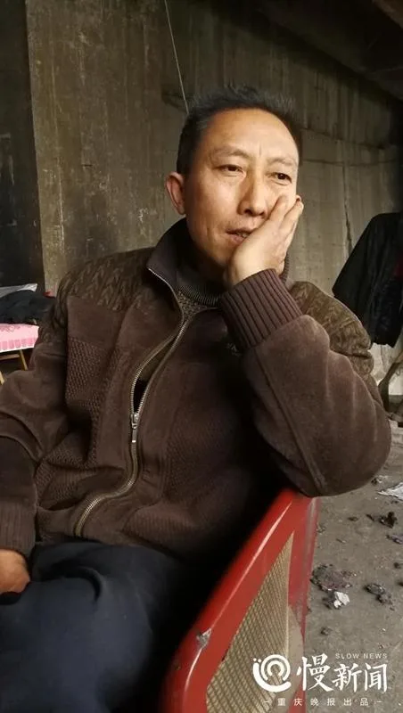 再访桥洞彩票男:欲出书赚800亿 仍瞧不起李嘉诚
