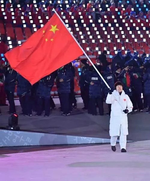 体彩代言人抢镜冬奥会:旗手为公益形象大使