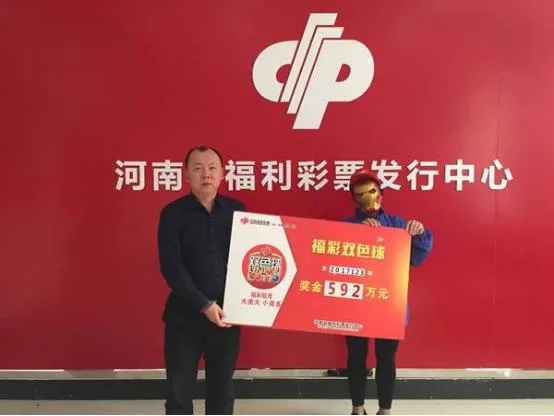河南女彩民先后两次命中双色球一等奖 奖金592+555万
