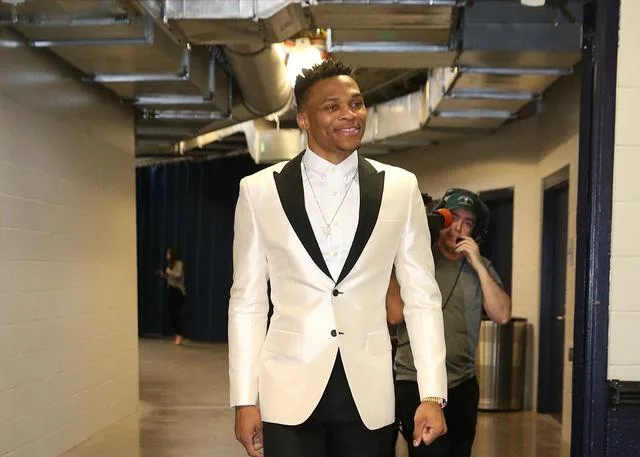 NBA官方公布年度最佳扣篮等奖项的提名名单