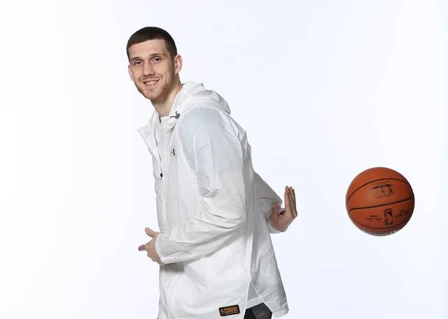 2018年NBA选秀球员之斯维亚托斯拉夫-米哈伊柳克