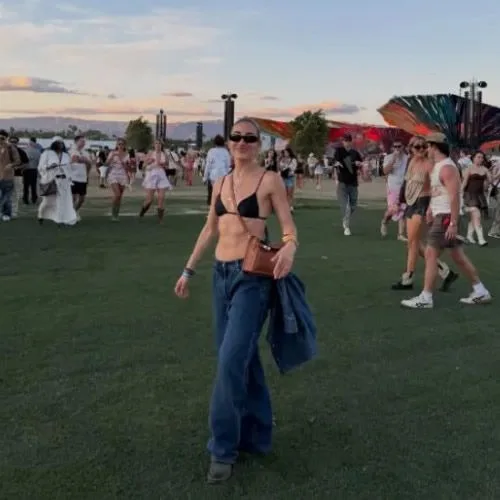 穆里尼奥的女儿在科切拉音乐节上大放异彩