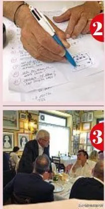 跟记者画战术图,讲解前锋必须强压迫