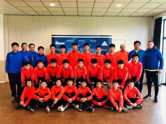 (球员在法国布列塔尼足球技术中心)