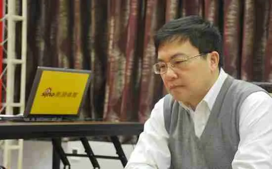 首届新人王冠军 梁伟棠