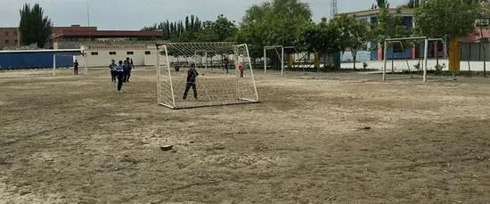 该校操场