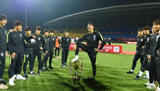 韩国U18争议庆祝动作